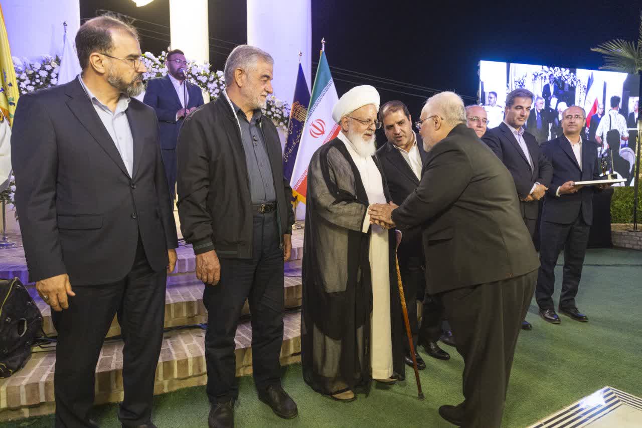 تقدیر از مدیرعامل شهرک صنعتی جهان آباد میبد به عنوان کارفرمای برتر فرهنگی و اجتماعی