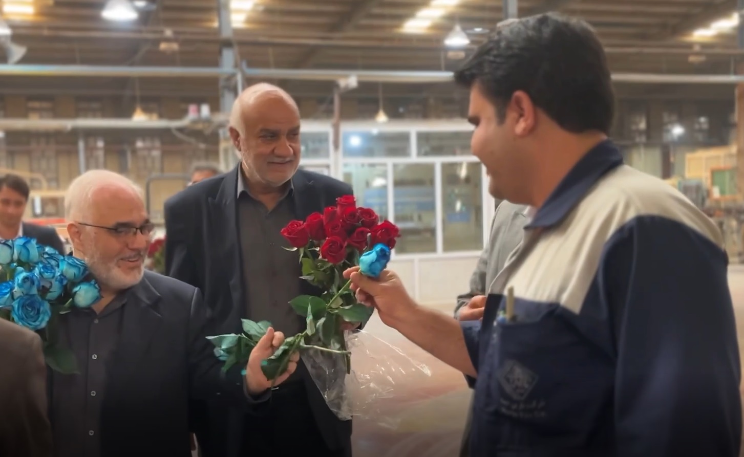 ویدئو/ تقدیر از پرسنل و کارگران شرکت کاشی نارین میبد به مناسبت روز جهانی کار و کارگر